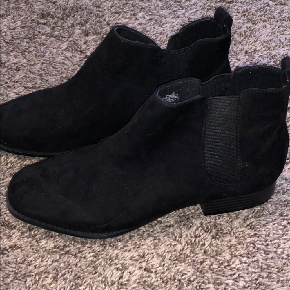 Old navy suede bootie